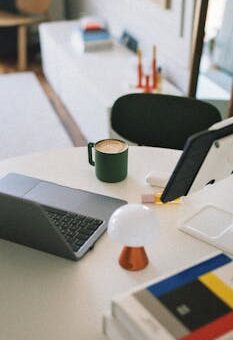 How to Create Better Boundaries Between Work and Personal Life
